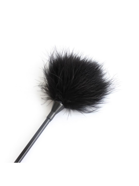 votre grossiste en dropshipping Dreamy Fetish avec cette cravache noire de 49 cm avec embout plumes et embout féssées