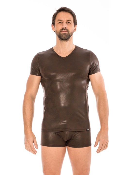 T-shirt  Homme, en simili cuir marron, effet mouillé de chez votre grossiste LOOKME, sépcialiste en lingerie BDSM pour Homme.